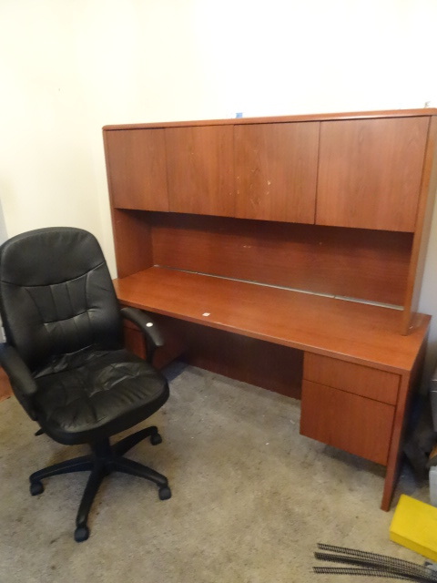 lot 29 image: 2 Piece Office Desk, 2 Drawers