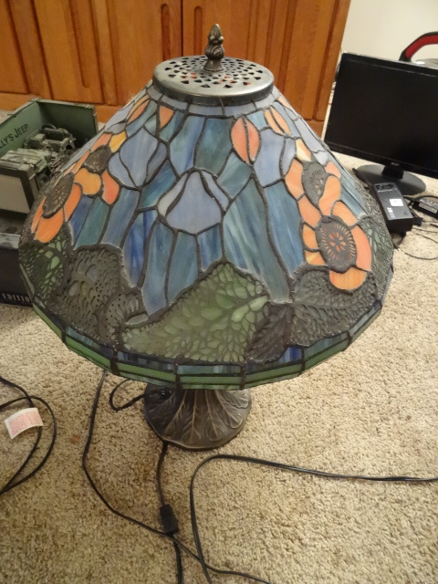 lot 37 image: Decorative Table Lamp 24 Tall