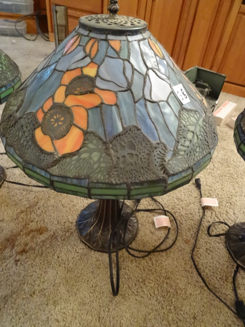 lot 38 image: Decorative Table Lamp 24 Tall