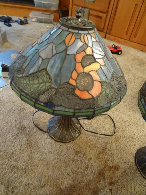 lot 39 image: Decorative Table Lamp 24 Tall