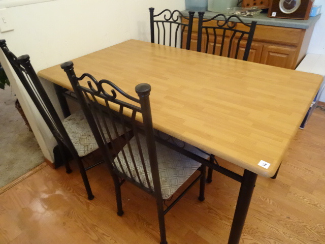 lot 46 image: Metal Framed Kitchen Table