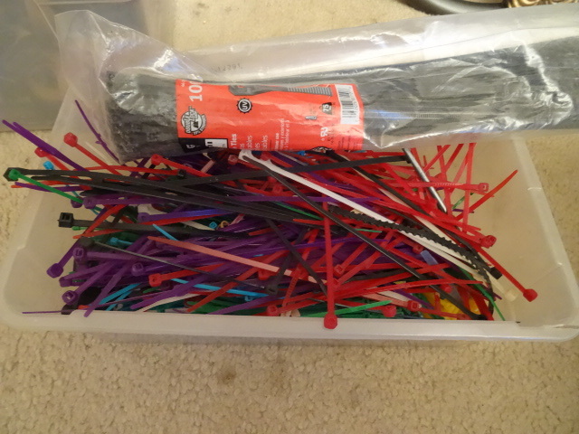 lot 64 image: Bin Full Of Cable Ties