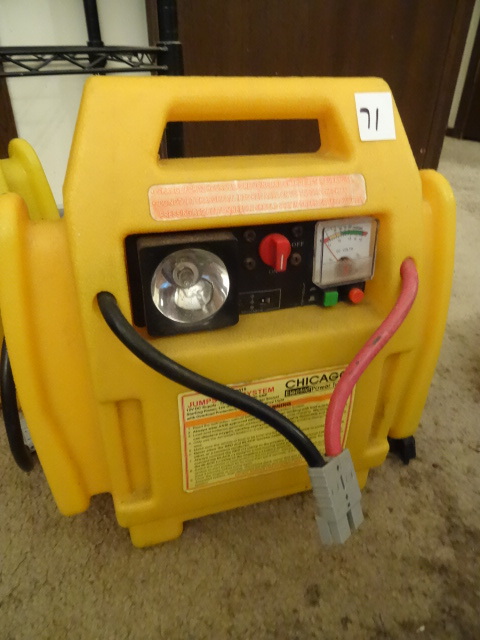 lot 71 image: Chicago Electric Jumper Pac.
