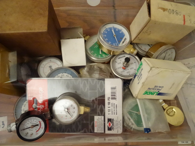 lot 96 image: Bin Of Misc Pressure Gauges