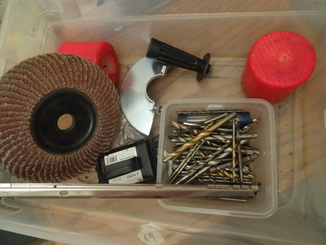 lot 100 image: Grinding Disc, Drill Bits, Drill Driver Bits