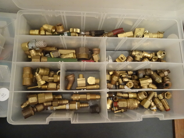 lot 102 image: Misc Brass Fittings