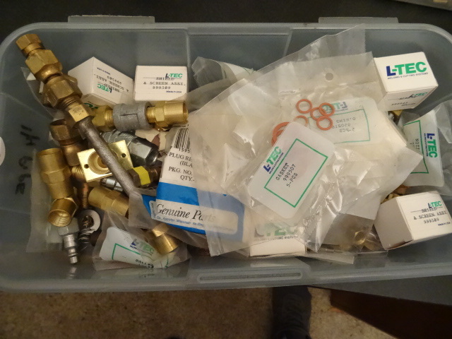 lot 104 image: Misc Brass Fittings and Misc