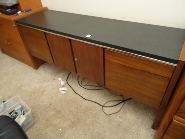 lot 116 image: Office Credenza 4 Drawers and 2 Doors