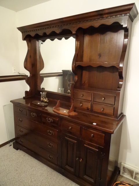 lot 186 image: 2 Piece Bedroom Dresser With Hutch,