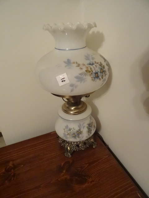 lot 190 image: Vintage Metal and Glass Table Lamp 20