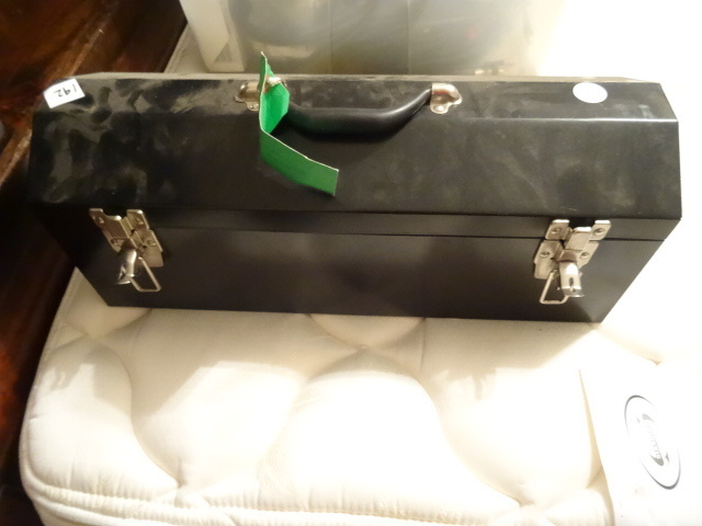 lot 192 image: Metal Tool Box With Misc Aluminum Pieces