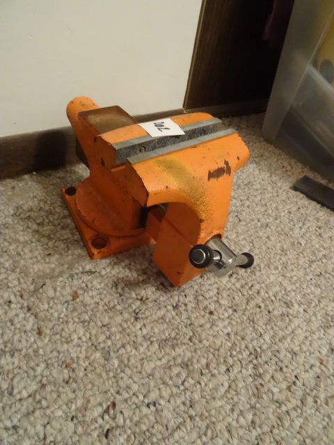 lot 202 image: 5 Bench Vise