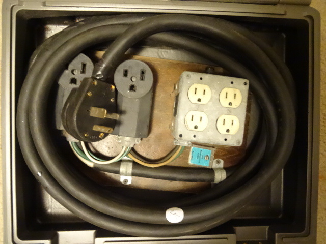 lot 219 image: 220 Volt To 220 Or 110 Volt Outlets