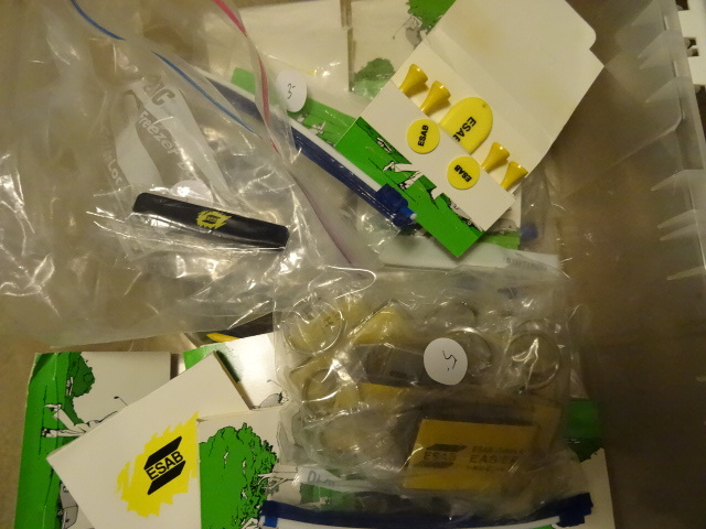 lot 220 image: Misc ESAB Swag. Pocket Knives