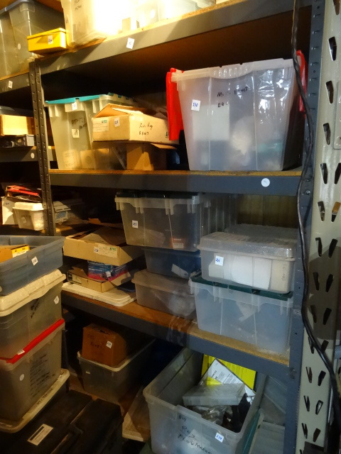 lot 262 image: Metal shelving unit