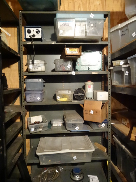 lot 264 image: Metal shelving unit