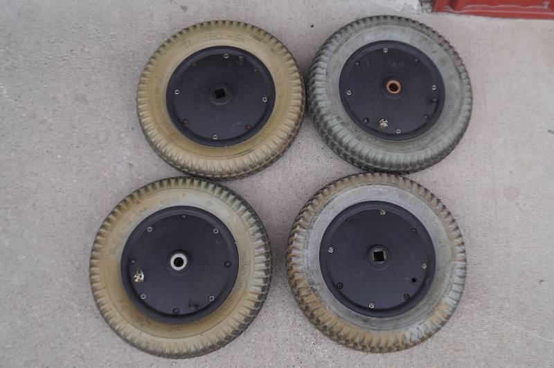 lot 7 image: Small Pneumatic Wheels & Tires