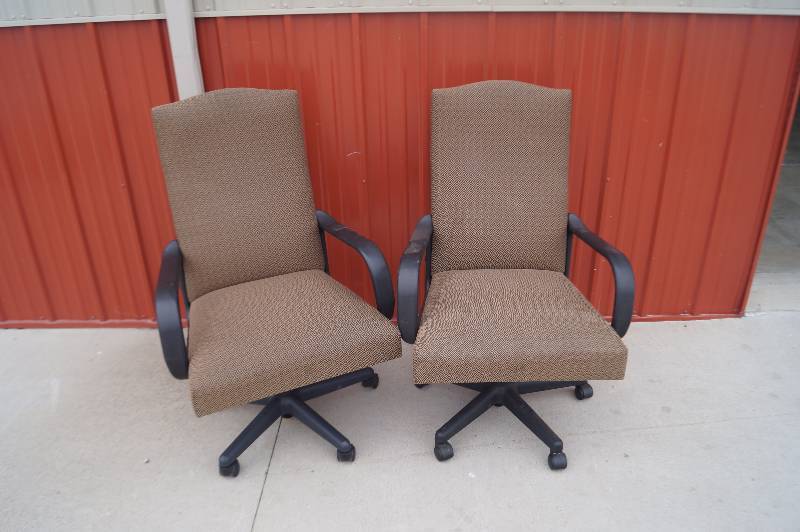 lot 20 image: Office Chairs