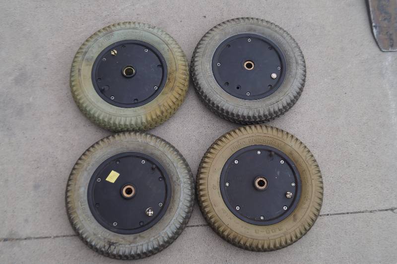 lot 40 image: Small Pneumatic Wheels & Tires