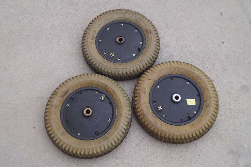 lot 41 image: Small Pneumatic Wheels & Tires