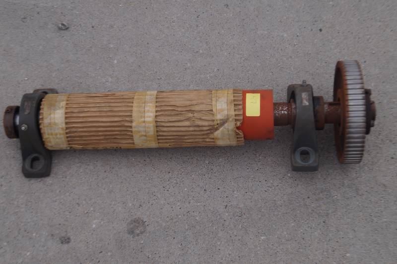 lot 47 image: Industrial Roller
