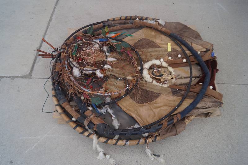 lot 49 image: Native American Decor Items