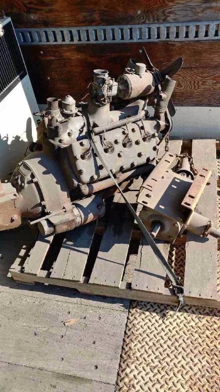 lot 19 image: 36 Ford Flathead MotorTrasnmssion