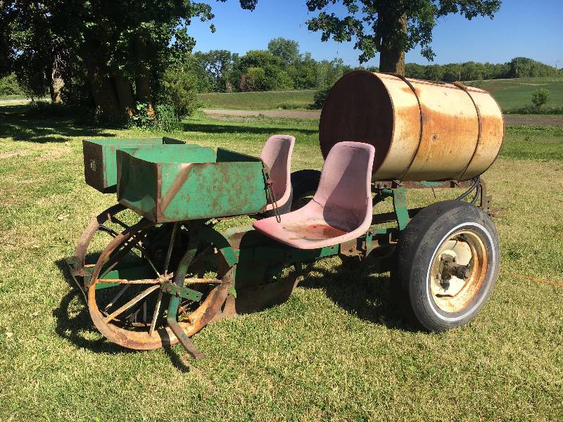 lot 1 image: Tobacco Planter - Ellis MFG.CO