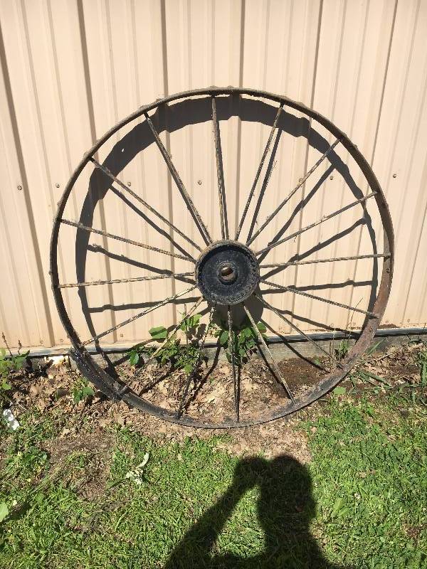 lot 6 image: 43.5 Wagon Wheel