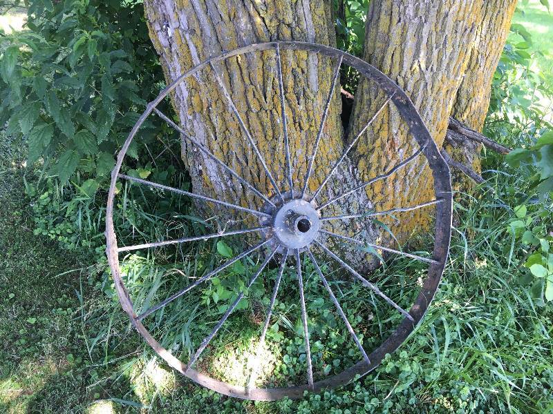 lot 7 image: 43.5 Wagon Wheel