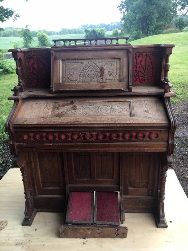 lot 13 image: Early 1900s Pump Organ