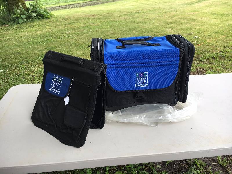 lot 24 image: Craft Tote and Orginizer