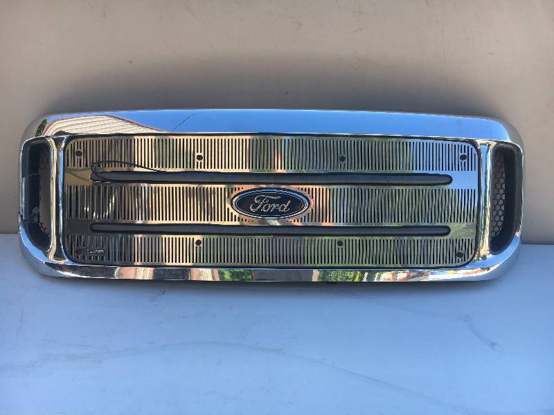 lot 42 image: Ford F250 Grill