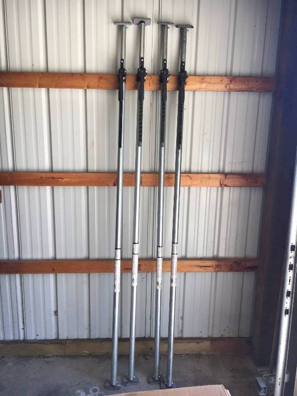 lot 43 image: 4 - Adjustable Load Carriers
