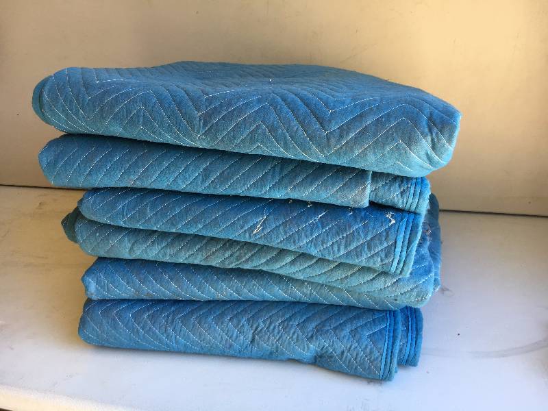 lot 45 image: 6 - Moving Blankets