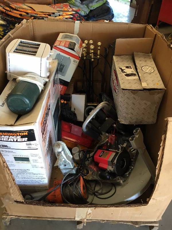 lot 59 image: Misc Pallet of Tools, Heaters, Router, Etc