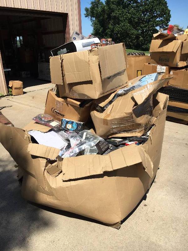 lot 63 image: Pallet of Electronics, AV Cables, PC Games, Radio, Etc.