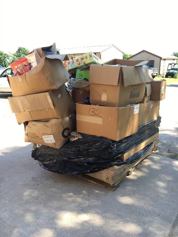 lot 67 image: Pallet of Vaccums, AV Cables, Car Audio Equipment, GPS, Etc