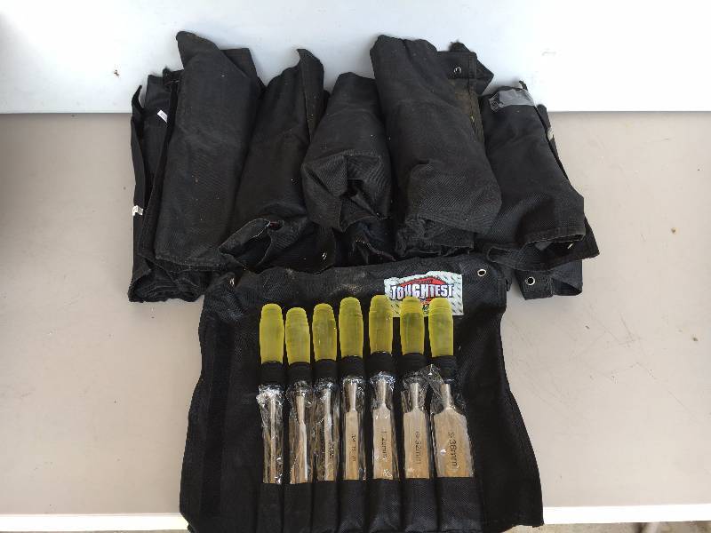 lot 70 image: 12 Sets of Wood Chisels