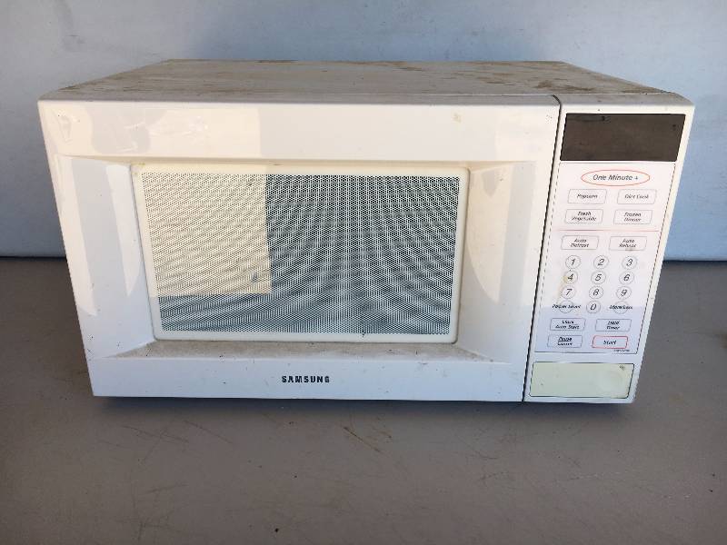lot 89 image: Samsung Microwave