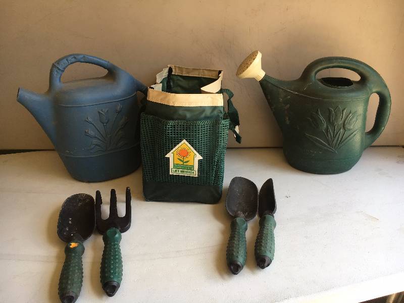 lot 92 image: Lot of Garden Tools