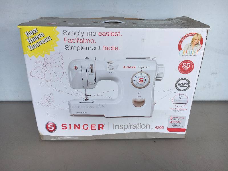 lot 95 image: Singer Sewing Machine