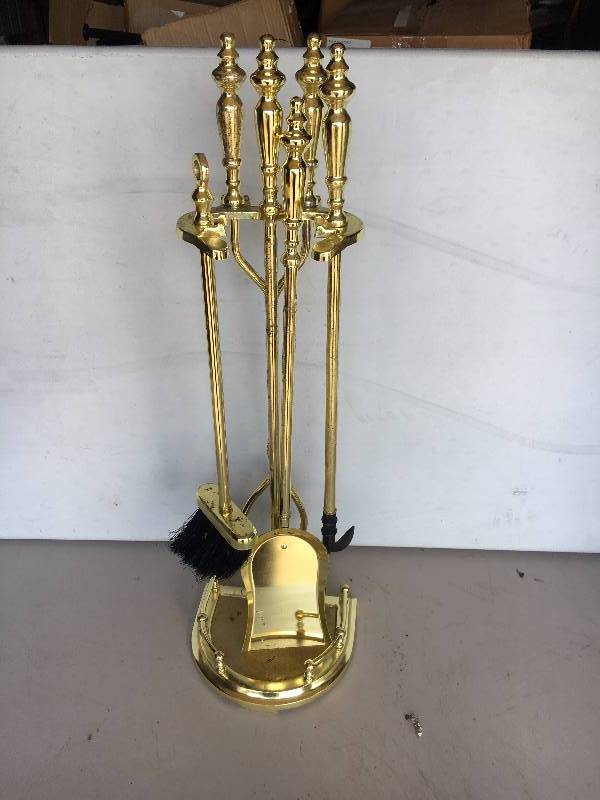 lot 98 image: Fireplace Set
