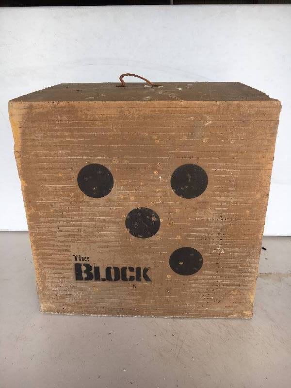 lot 102 image: Bowhunting Block
