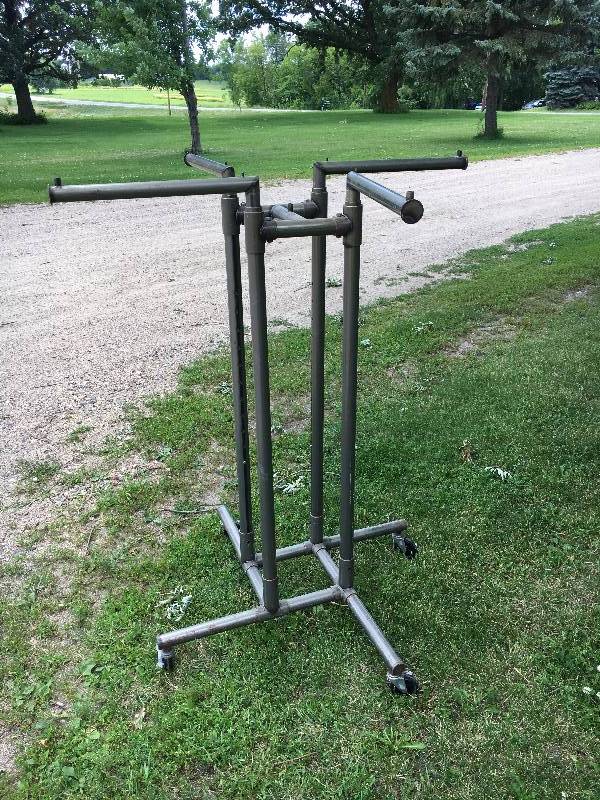 lot 103 image: 4-Way Clohing Rack