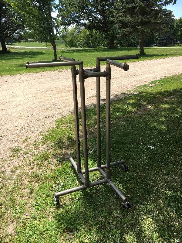 lot 104 image: 4-Way Clohing Rack