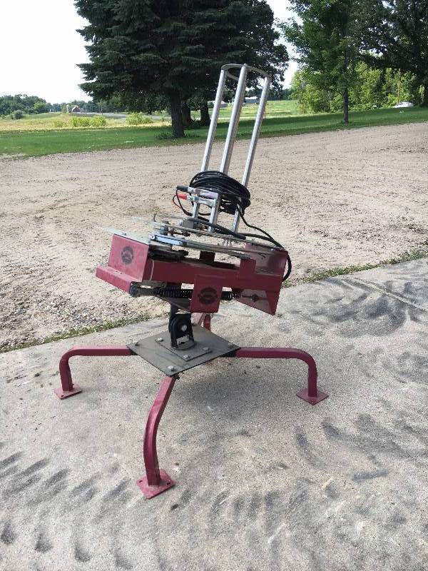 lot 119 image: Clay Piegon Thrower - Battery Powered