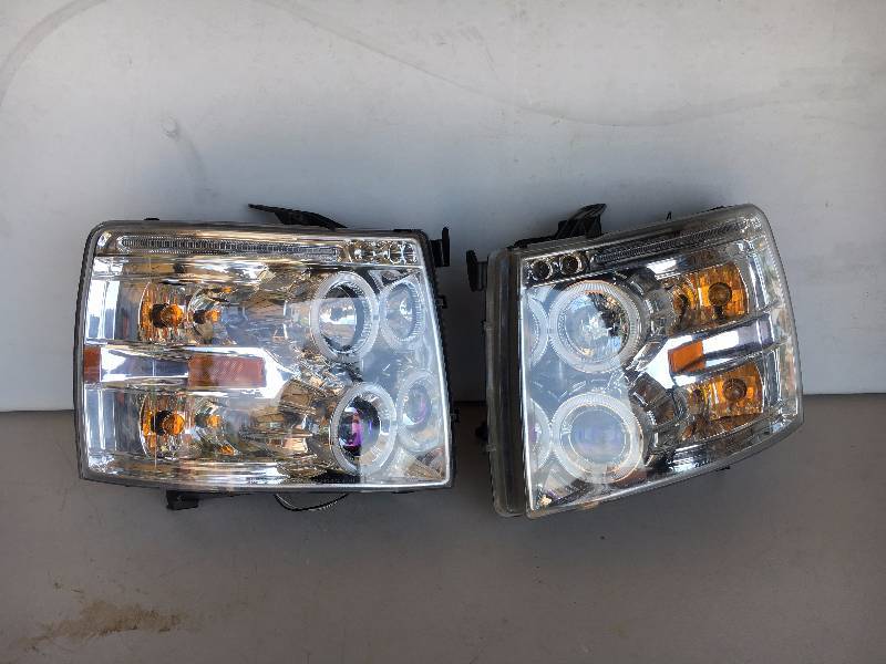 lot 120 image: Headlights for 2007-2014 Chevy Silverado