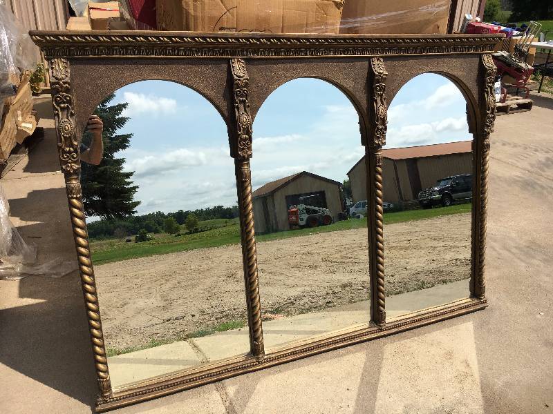 lot 128 image: Decorative Mirror - 66.5 x 46