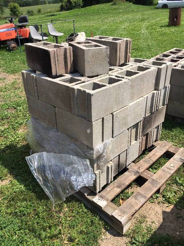lot 129 image: Pallet of 43 Blocks